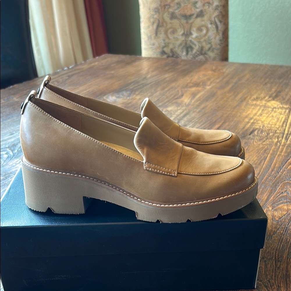 Naturalizer Tan Loafers with Smooth Finish and Rounded Toe